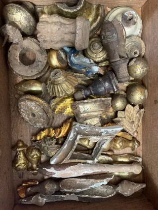 Antichi frammenti decorativi in legno