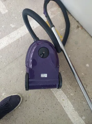 Aspiradora Taurus 1700W Morada