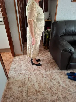 Vestido de fiesta beige