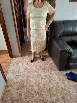 Vestido de fiesta beige