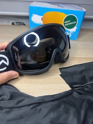 Occhiali da sci neri con lente specchiata