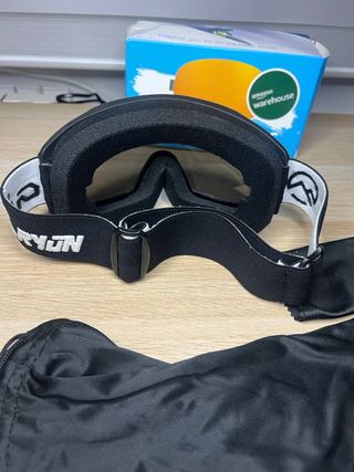 Occhiali da sci neri con lente specchiata