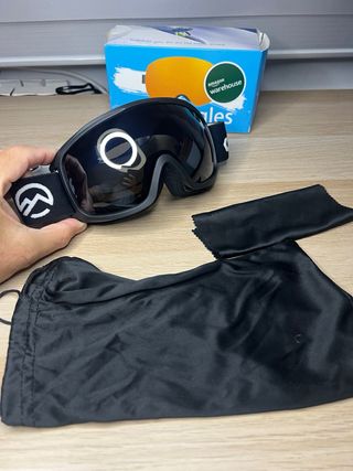 Occhiali da sci neri con lente specchiata