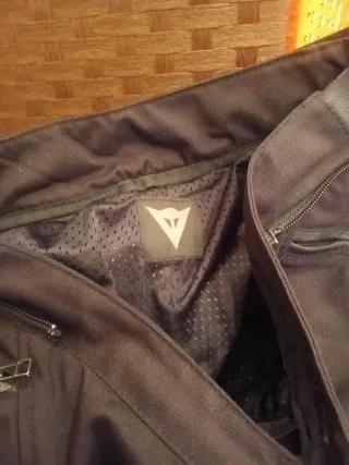 CONJUNTO CAZADORA[M]PANTALON DAINESE[L]GUANTES[S]