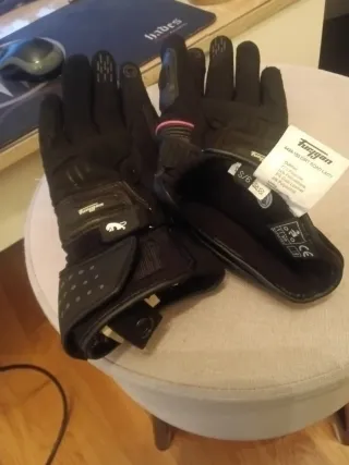 CONJUNTO CAZADORA[M]PANTALON DAINESE[L]GUANTES[S]