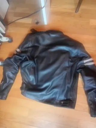 CONJUNTO CAZADORA[M]PANTALON DAINESE[L]GUANTES[S]