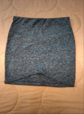 Gonna mini grigia e gonna maxi animalier