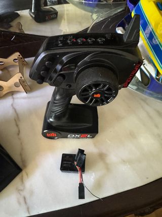 Controles RC com receptor 2.4Ghz Spektrum e Kyosho