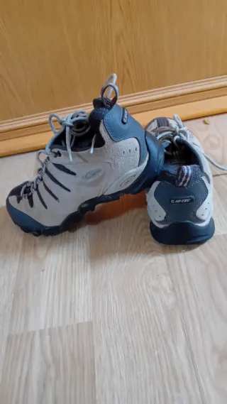 Botas de montaña para senderismo