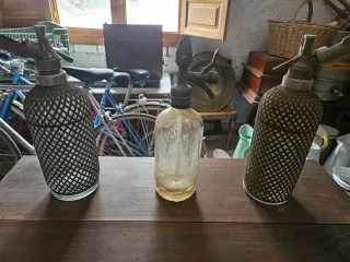 3 Sifones antiguos de vidrio y metal