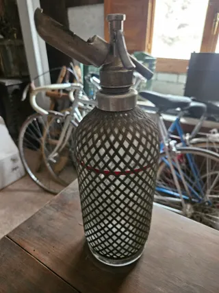 3 Sifones antiguos de vidrio y metal