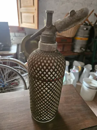 3 Sifones antiguos de vidrio y metal