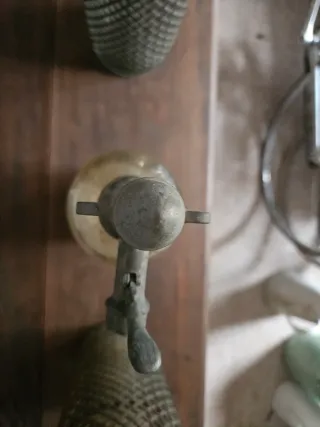 3 Sifones antiguos de vidrio y metal