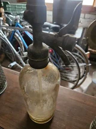 3 Sifones antiguos de vidrio y metal