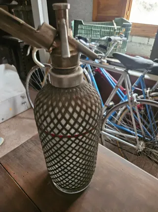 3 Sifones antiguos de vidrio y metal