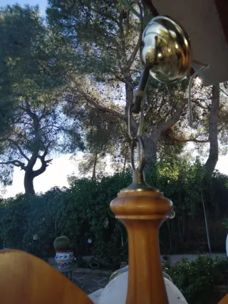 Lámpara de madera y cristal