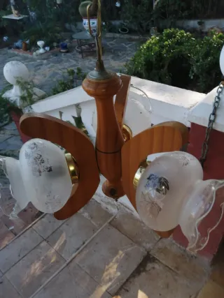 Lámpara de madera y cristal