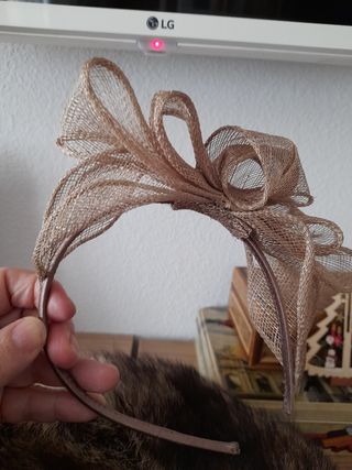 Diadema beige con lazo de malla