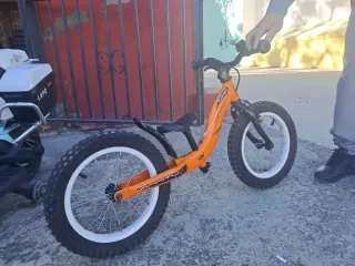Bicicleta de montaña sin pedales