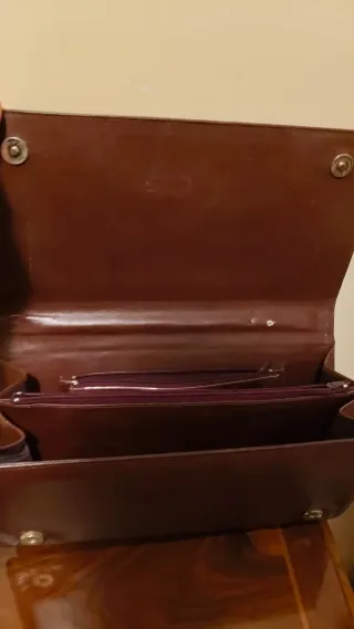 Bolso de piel, uso de mano y hombro