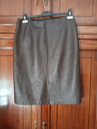 Falda de cuero marrón