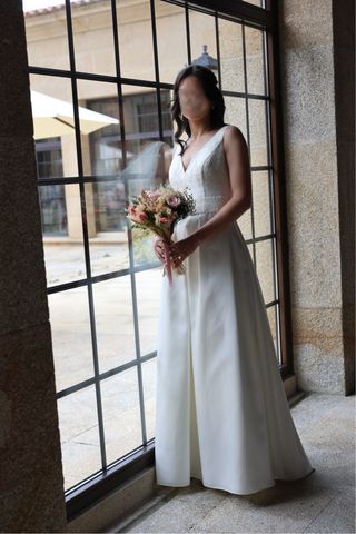 Vestido de novia sencillo color blanco roto