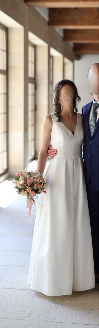 Vestido de novia sencillo color blanco roto