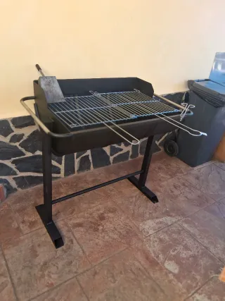 Barbacoa de metal negra