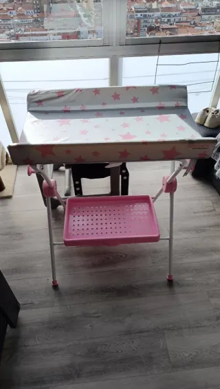 Cambiador y trona para bebé