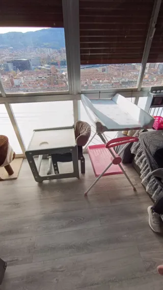 Cambiador y trona para bebé