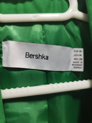 Chaqueta verde Bershka