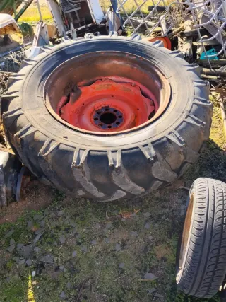 2 Ruedas Tractor 18.4-34 de un David Brow.