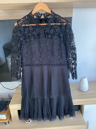 Vestido negro encaje y plisado