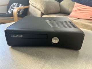 Xbox 360 Slim Kinect + 8 Giochi