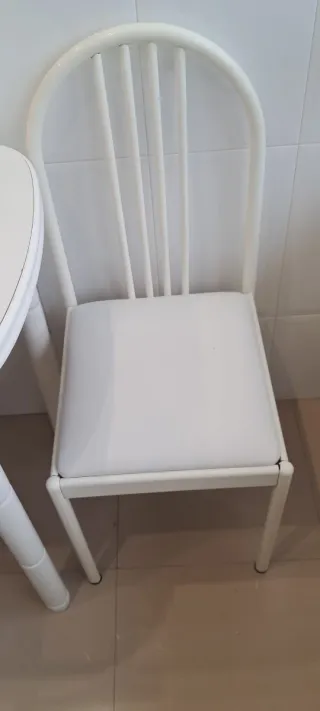 Mesa y sillas de cocina