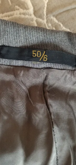 Traje de hombre gris de tres piezas