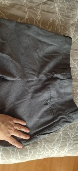 Traje de hombre gris de tres piezas