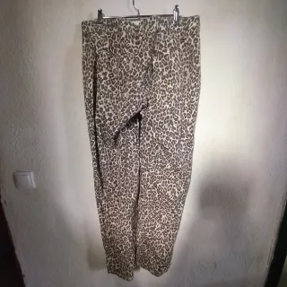 Pantalón estampado leopardo talla M