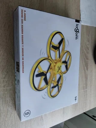 Dron La Gom con mando guante