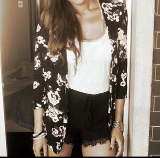 Camiseta encaje blanco Moody's flecos