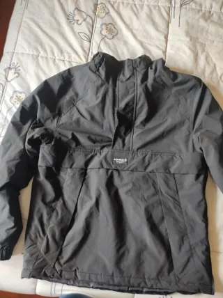 Abrigo Canguro Pull&Bear Negro