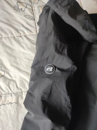 Abrigo Canguro Pull&Bear Negro