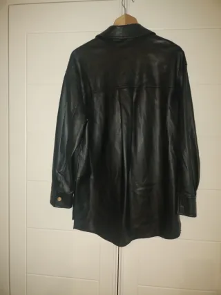 Camisola Polipiel Bershka Talla M,  Negra