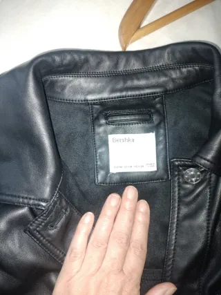 Camisola Polipiel Bershka Talla M,  Negra