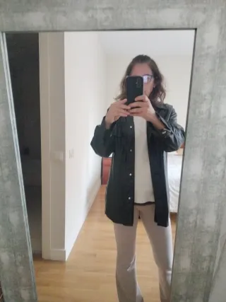 Camisola Polipiel Bershka Talla M,  Negra