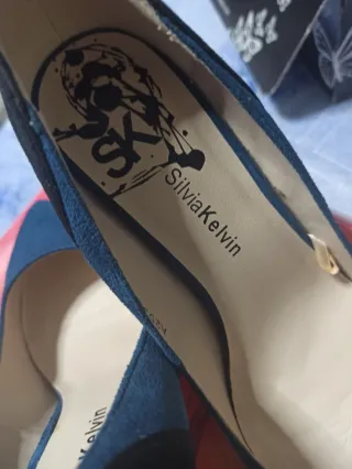 Zapatos de tacón Silvia Kelvin bicolor