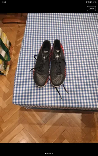 Scarpe da calcio Adidas nere e rosse