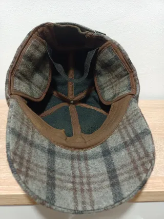 Gorra de paño con orejeras