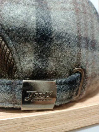 Gorra de paño con orejeras