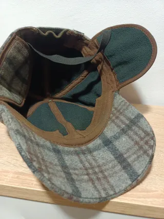 Gorra de paño con orejeras